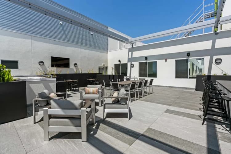 Burbank apartments for rent - image - imgi_85_Building_and_Amenities_Rooftop_Sept_2023_BW(20230929131936142).webp