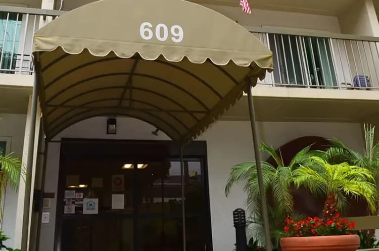 Burbank apartments for rent - image - imgi_24_pacific-manor-main-entrance-shot.webp
