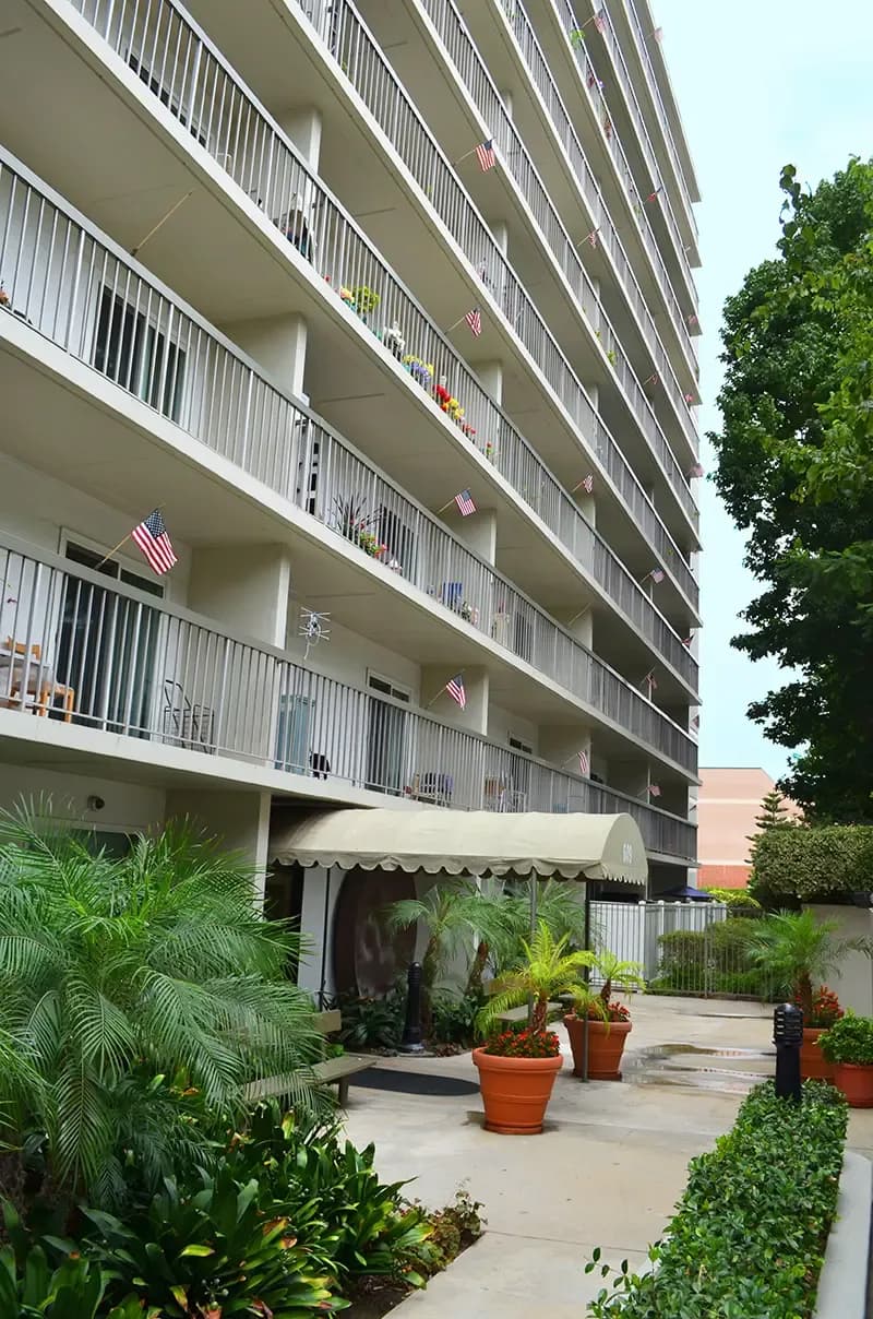 Burbank apartments for rent - image - imgi_2_Pacific-Manor-Main-Shot-DSC_0026.webp