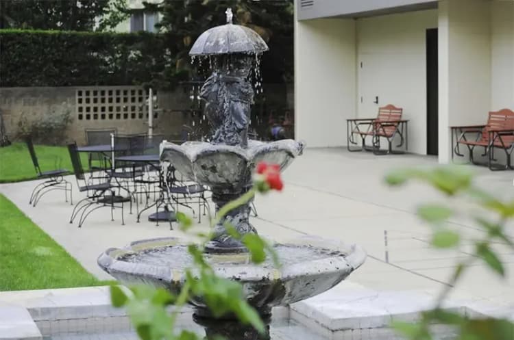 Burbank apartments for rent - image - imgi_22_vt-outdoors.webp