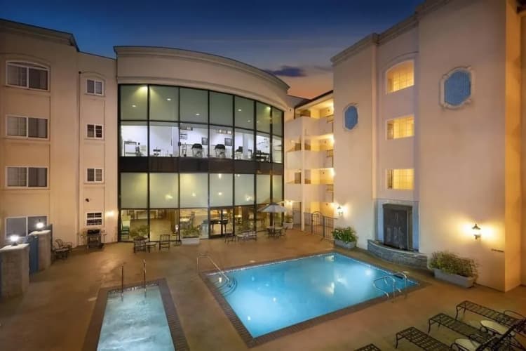 Burbank apartments for rent - image - imgi_11_buk-450olive_iyp7rc5iy.webp