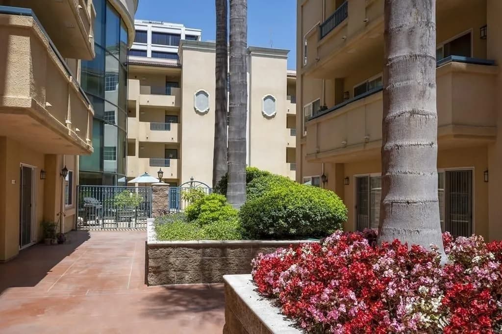 Burbank apartments for rent - image - imgi_13_buk-450olive_1qbnmqzus.webp