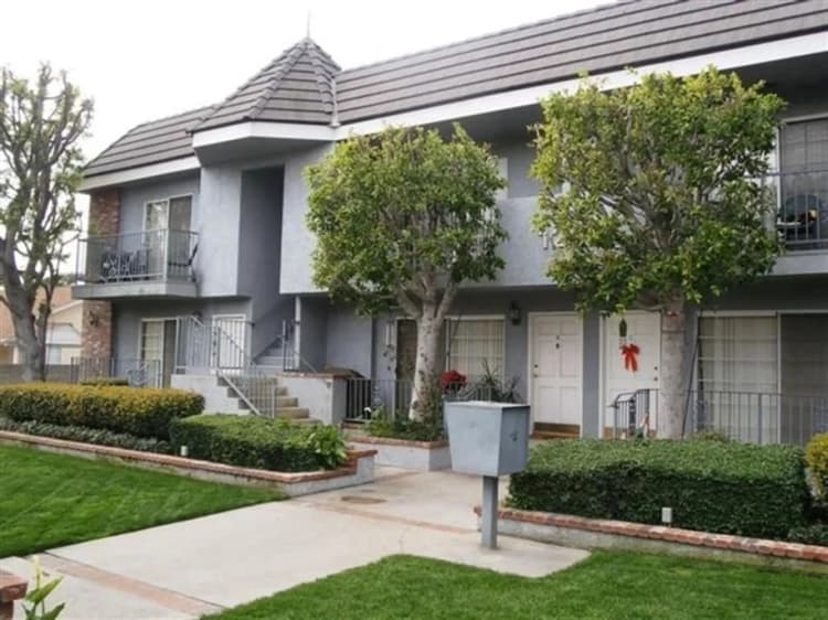 Burbank apartments for rent - image - 1211_scott_road_qkx4widqt (1).jpg