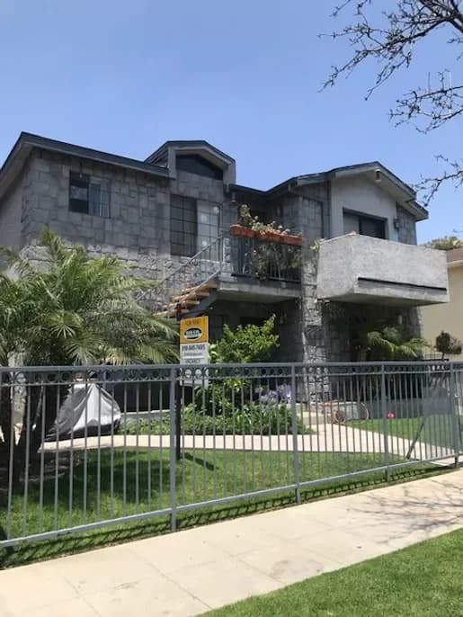 Burbank apartments for rent - Property image - 229 West Tujunga - 1