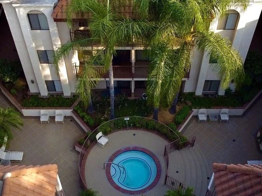 Burbank apartments for rent - Property image - 300 East Tujunga - 3