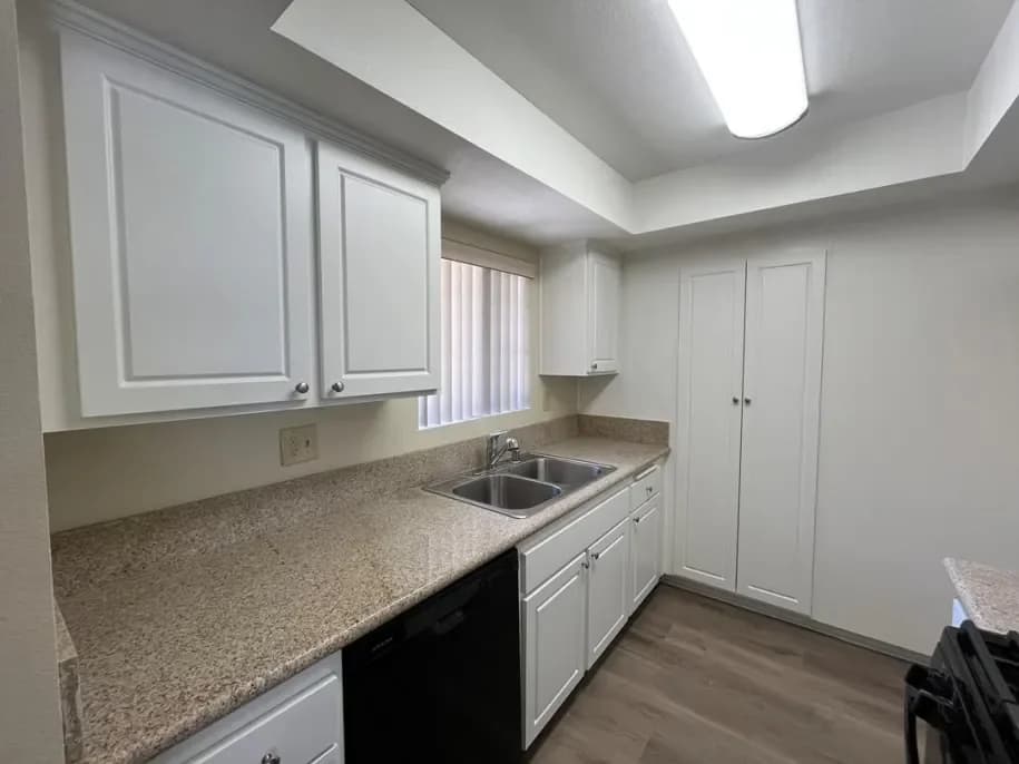 Burbank apartments for rent - Property image - 301 East Verdugo Ave - 3
