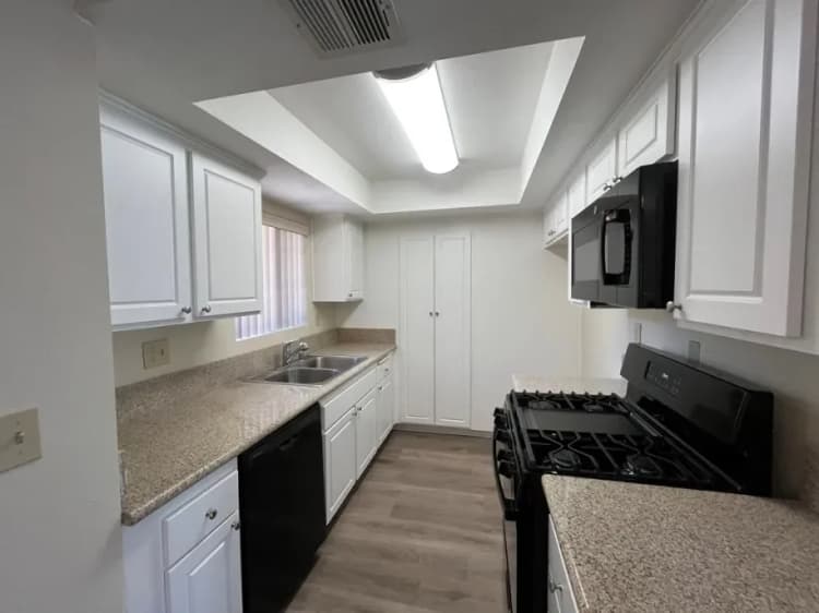 Burbank apartments for rent - image - 301 East Verdugo Ave - 9.webp