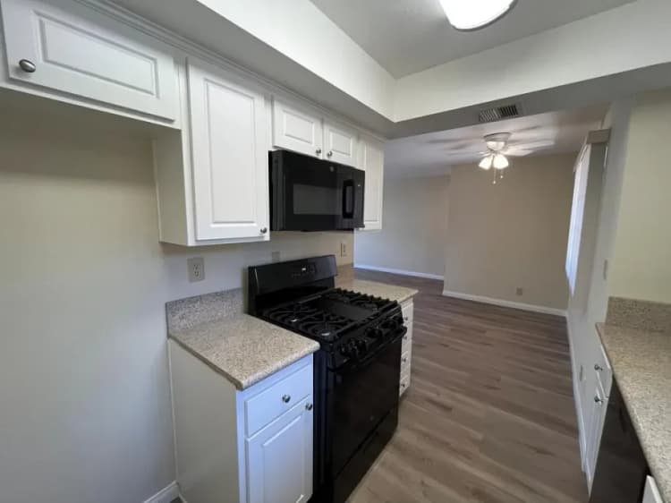 Burbank apartments for rent - image - 301 East Verdugo Ave - 11.webp