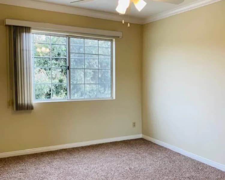 Burbank apartments for rent - image - 360 Hollywood Way - 21.webp