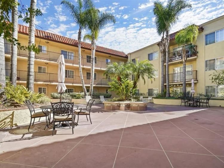 Burbank apartments for rent - image - 360 Hollywood Way - 27.jpg