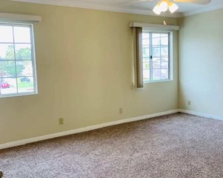 Burbank apartments for rent - image - 360 Hollywood Way - 24.webp