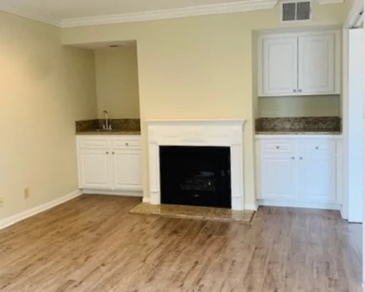 Burbank apartments for rent - image - 360 Hollywood Way - 18.webp