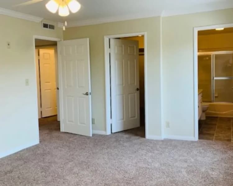 Burbank apartments for rent - image - 360 Hollywood Way - 22.webp