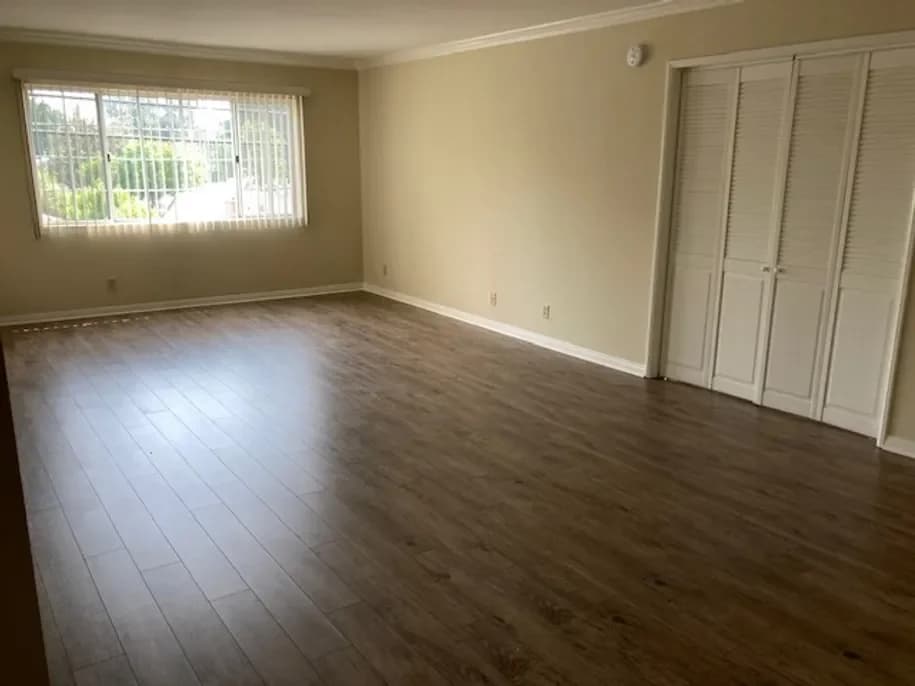 Burbank apartments for rent - image - 360 Hollywood Way - 07.webp