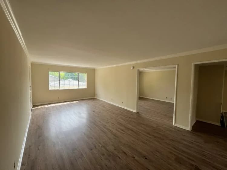 Burbank apartments for rent - image - 360 Hollywood Way - 02.webp