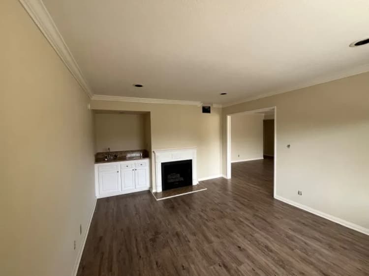 Burbank apartments for rent - image - 360 Hollywood Way - 04.webp