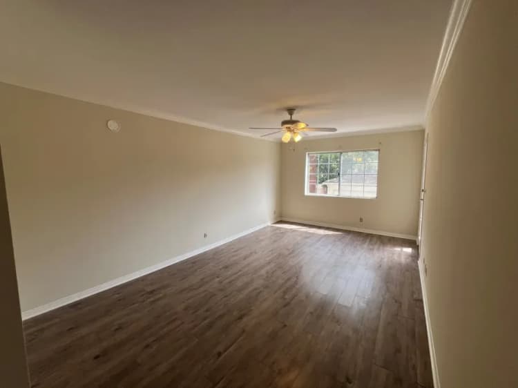 Burbank apartments for rent - image - 360 Hollywood Way - 08.webp