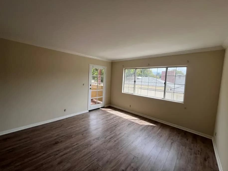 Burbank apartments for rent - image - 360 Hollywood Way - 06.webp
