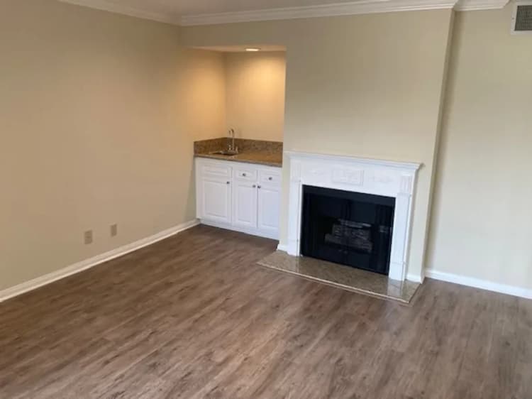 Burbank apartments for rent - image - 360 Hollywood Way - 05.webp
