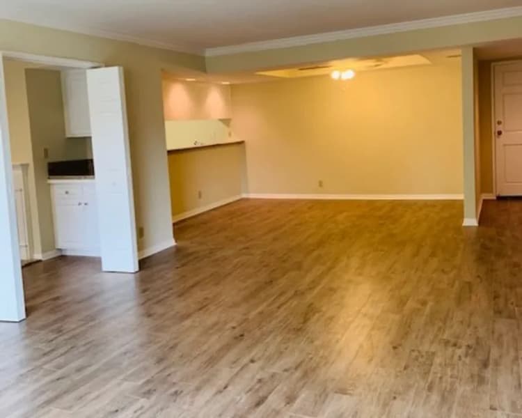 Burbank apartments for rent - image - 360 Hollywood Way - 17.webp