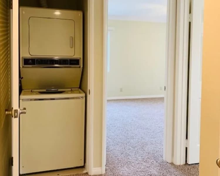 Burbank apartments for rent - image - 360 Hollywood Way - 26.webp