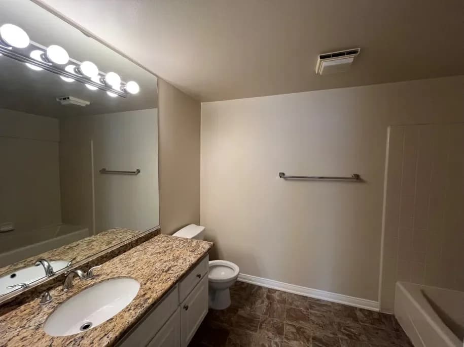 Burbank apartments for rent - image - 360 Hollywood Way - 13.webp