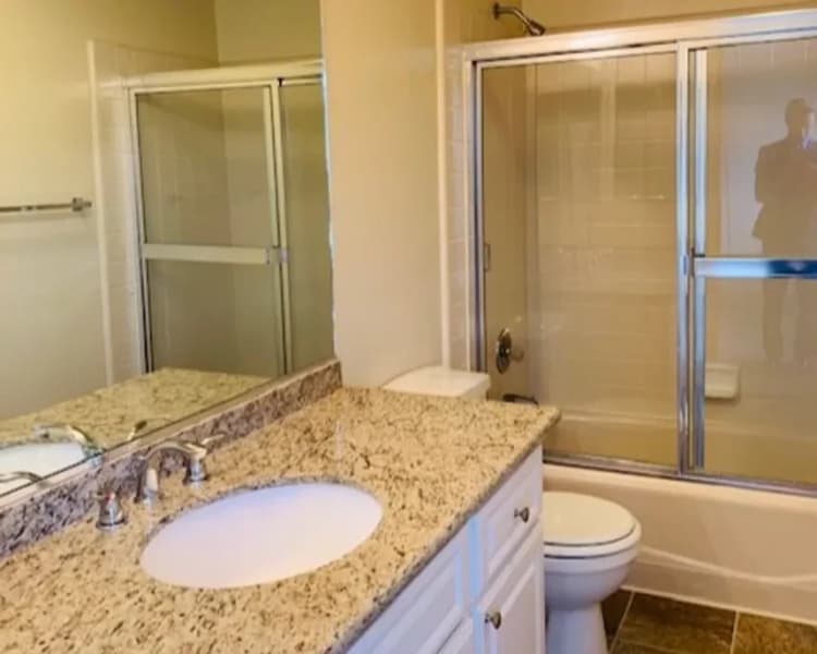 Burbank apartments for rent - image - 360 Hollywood Way - 23.webp