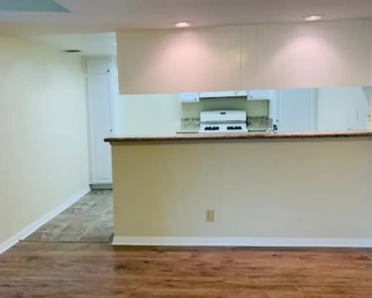 Burbank apartments for rent - image - 360 Hollywood Way - 19.webp