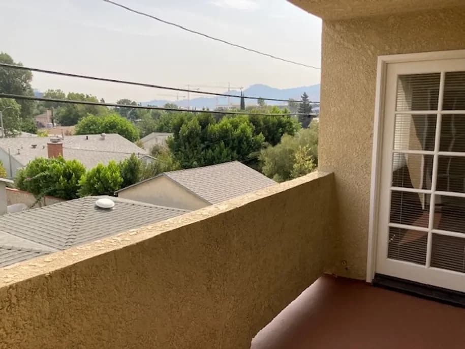 Burbank apartments for rent - Property image - 360 Hollywood Way - 2