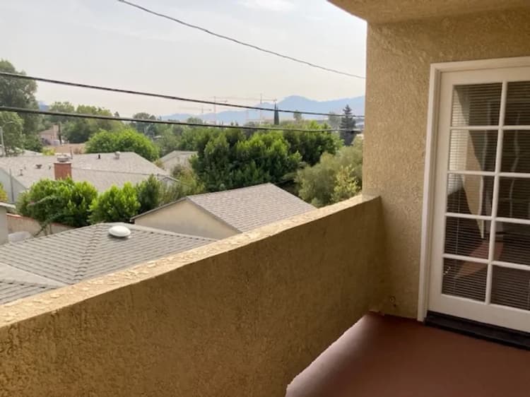 Burbank apartments for rent - image - 360 Hollywood Way - 10.webp