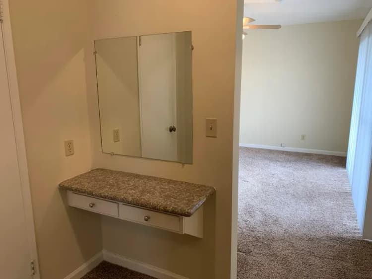 Burbank apartments for rent - image - 509 E San Jose - 07.webp