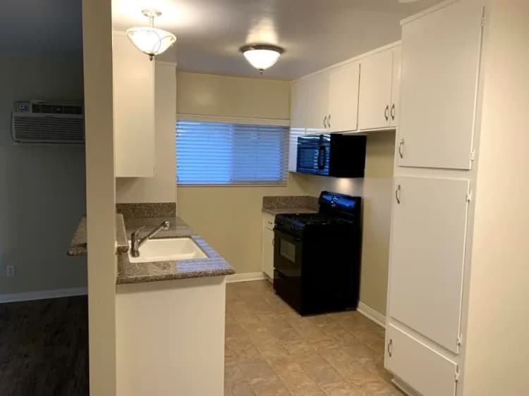 Burbank apartments for rent - image - 509 E San Jose - 16.webp