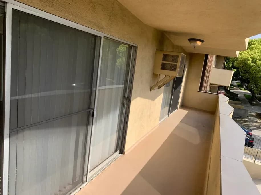 Burbank apartments for rent - image - 509 E San Jose - 08.webp