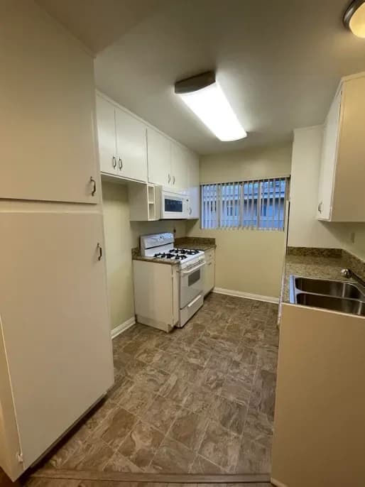 Burbank apartments for rent - image - 509 E San Jose - 21.webp