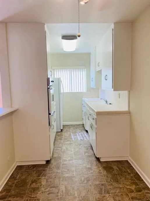 Burbank apartments for rent - image - 715 E Providencia Ave10.webp