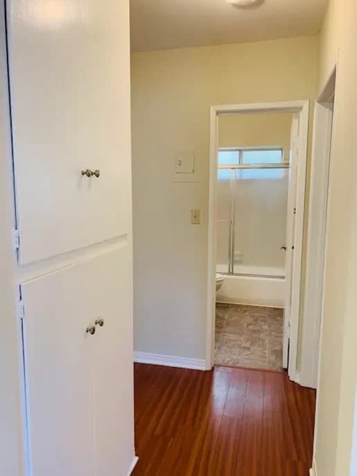 Burbank apartments for rent - image - 715 E Providencia Ave04.webp