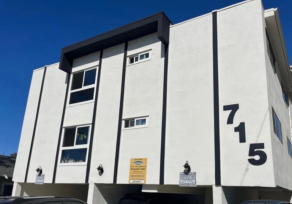 Burbank apartments for rent - image - 715 E Providencia Ave16.jpg